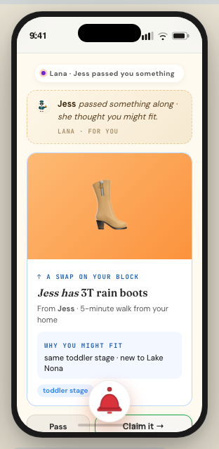 Tela do aplicativo Lana mostrando uma oferta de botas de chuva de uma mãe próxima